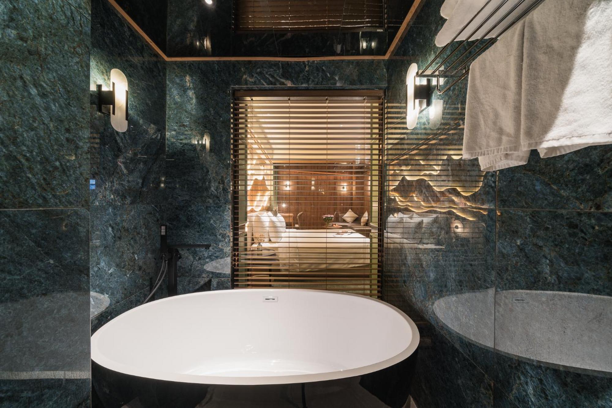 La Passion Premium Cau Go Hotel Hanoi Bagian luar foto